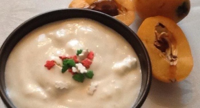 Творожно-банановый мусс с мушмулой