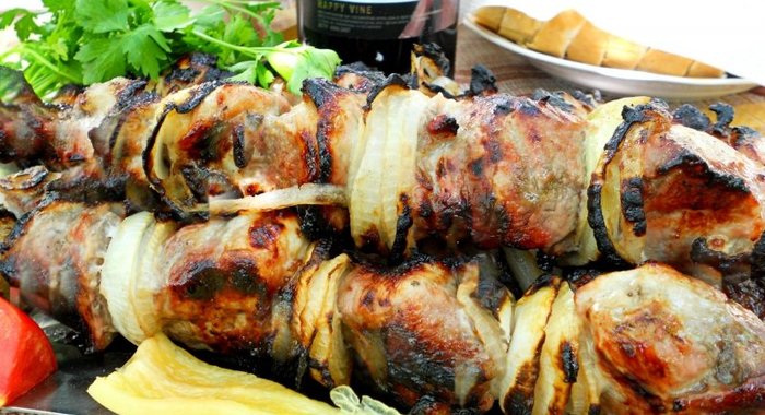 Шашлык из свинины с лимоном и луком