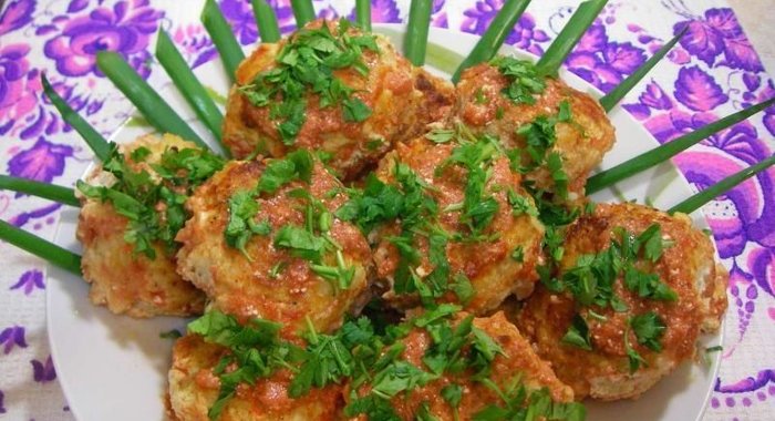 Тефтели с рисом в томатном соусе