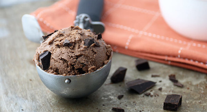 Шоколадное мороженое с авокадо