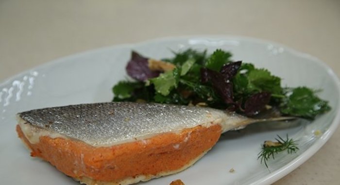 Дорада с муссом из печёных перцев