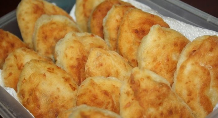 Пирожки со свининой и яблоками на сырно-кефирном тесте