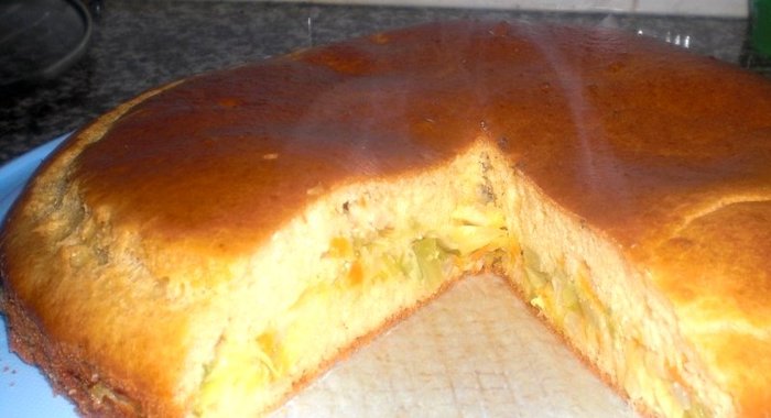 Шарлотка с капустой