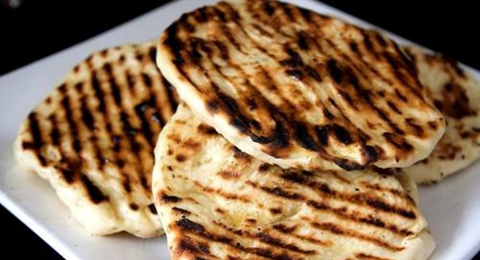 Чесночные лепешки наан