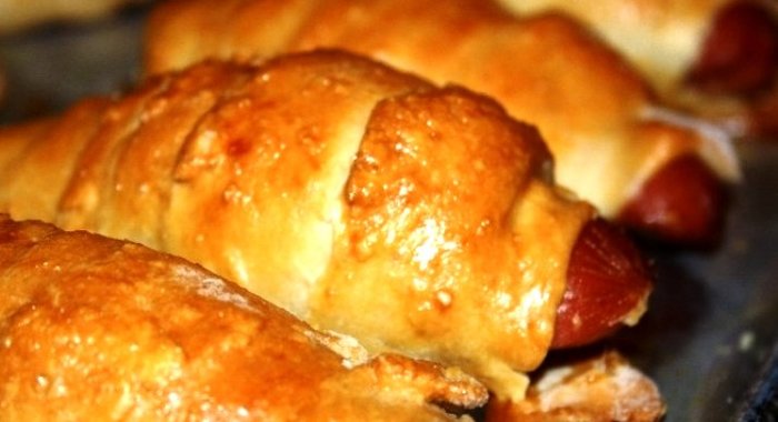 Расстегай с сосиской