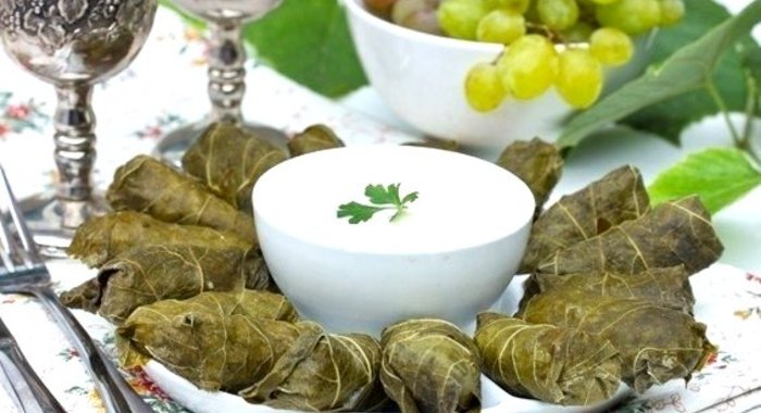 Фарш в виноградных листьях