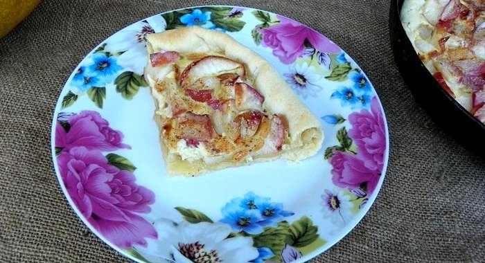 Киш с яблоками и грушей