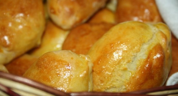 Печеные пирожки с картофелем и маслятами