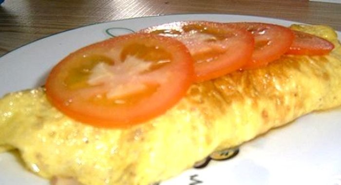 Омлет с ветчиной, грибами и сыром