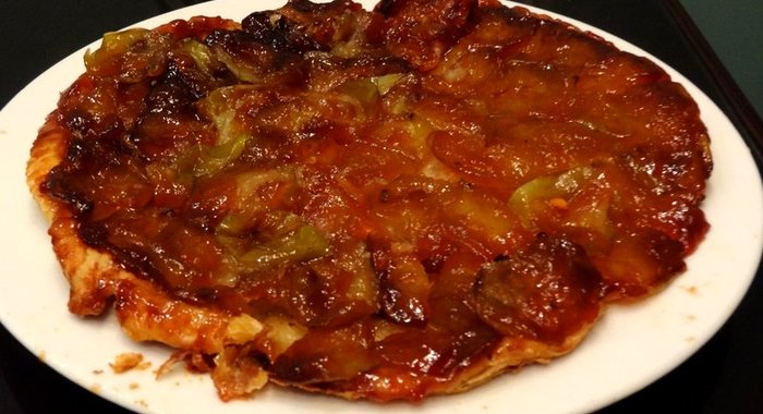 Тарт татен из слоеного теста