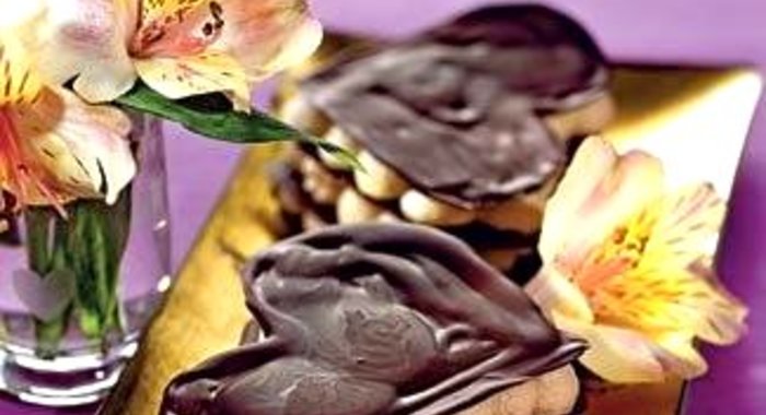 Шоколадные сердечки со сливочным муссом