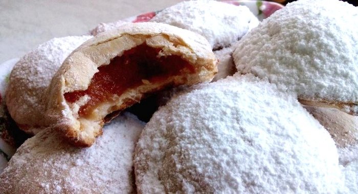 Творожное печенье с айвой