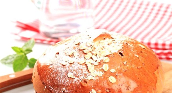 Деревенский пасхальный каравай с орехами