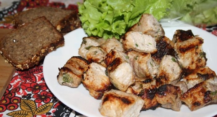 Шашлык в кефирном маринаде с пряными травами