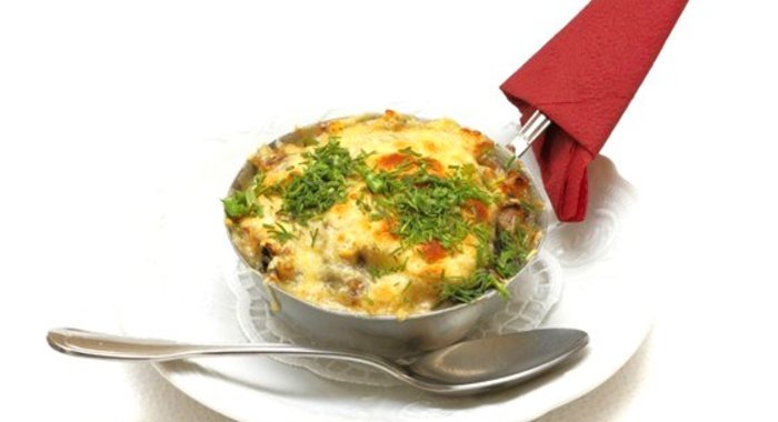 Жюльен с куриными потрохами и виноградом