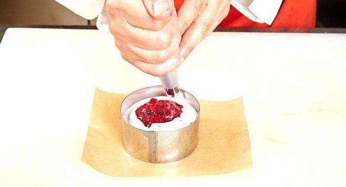 Легкий мусс с клюквенно-медовым соусом