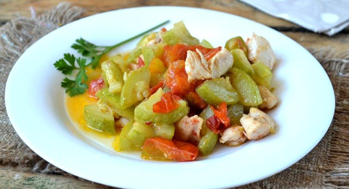Курица с кабачками