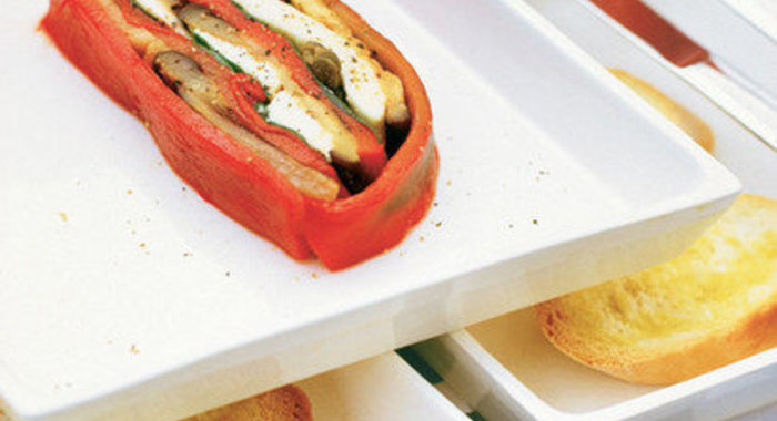 Рулет из перца с баклажанами