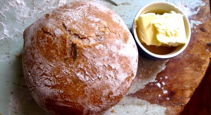 Хлеб с красным вином