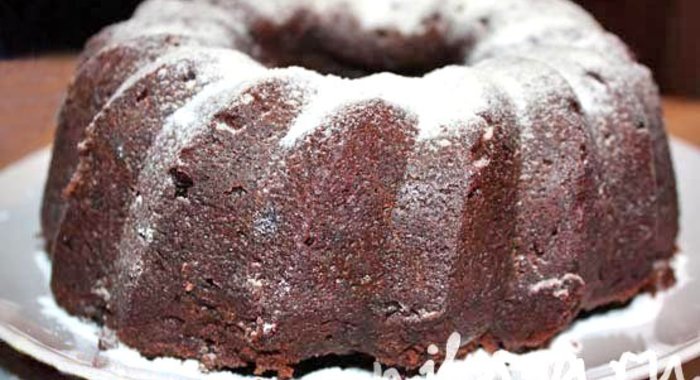 Шоколадный кекс с изюмом