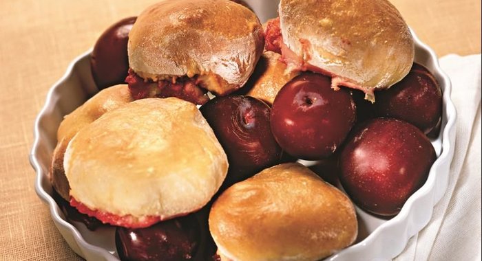 Пирожки со сливами