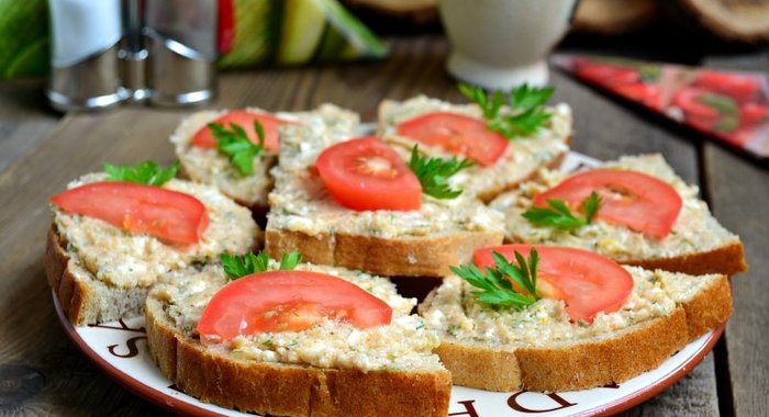 Бутерброды с пастой из икры трески