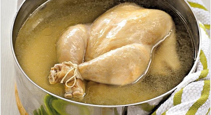 Ароматный куриный бульон