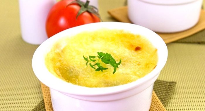 Яичница с помидорами и моцареллой