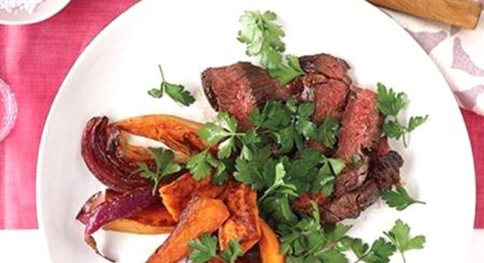 Стейк с бататом и петрушкой