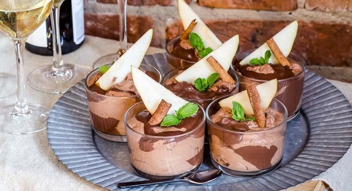 Шоколадный мусс с грушей и корицей