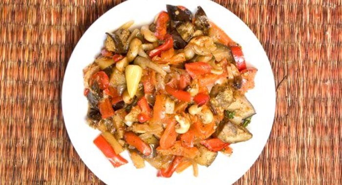 Запеченые овощи с чесноком и пармезаном