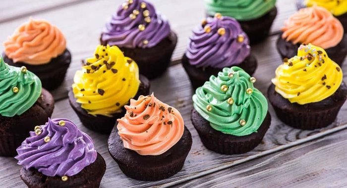 Кофейно-шоколадные капкейки с разноцветным кремом