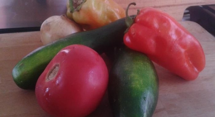 Оладьи из цуккини с теплой сальсой