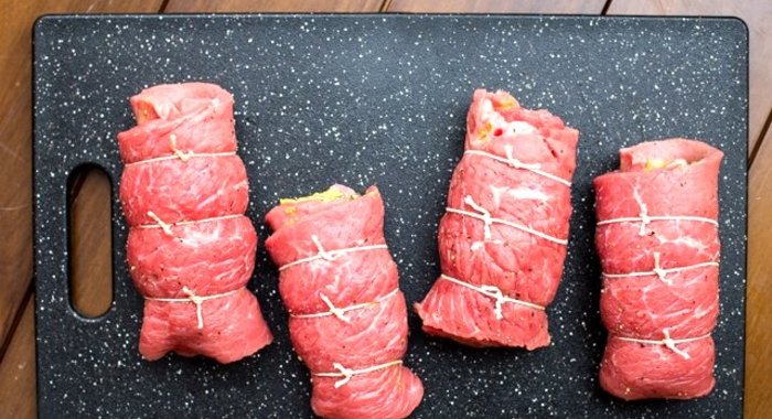 Рулетики из свинины с начинкой