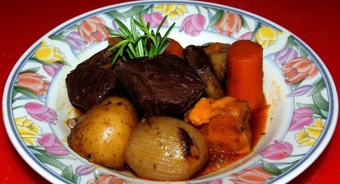 Говядина и овощи в казане