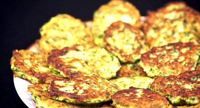 Кабачковые оладьи с козьим сыром