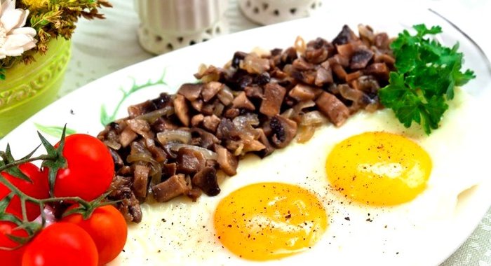 Яичница с грибами