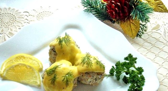 Тефтели в желтково-лимонном соусе