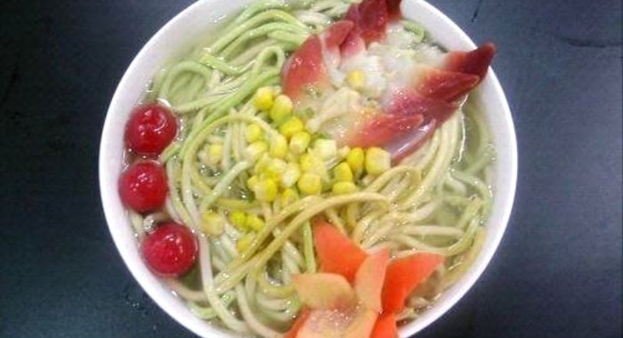 Домашняя лапша в бульоне