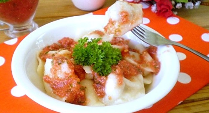 Пельмени под соусом