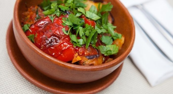 Бисквитный торт с вареньем