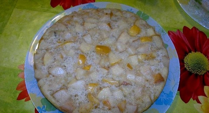 Яблочная шарлотка из мучной смеси с мультиварке