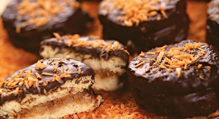 Бисквитные пирожные с грушами