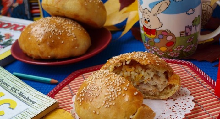 Плов с курицей в булочке