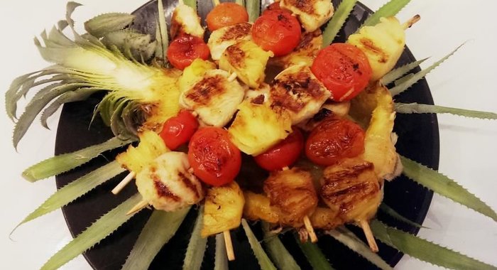 Шашлычки из курицы в лимонном маринаде с ананасом