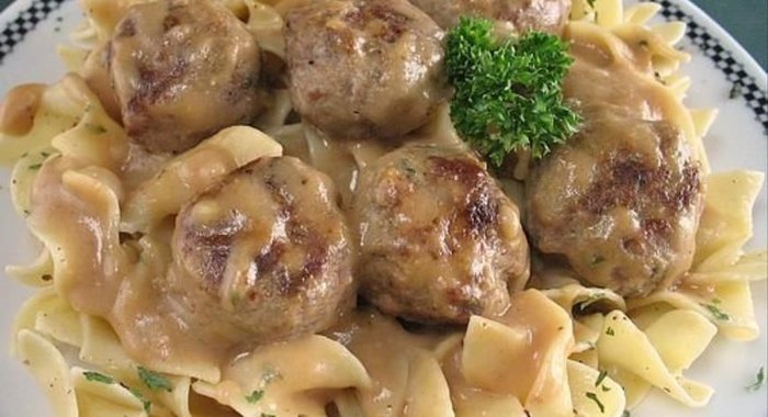 Тефтели в сливочно-грибном соусе