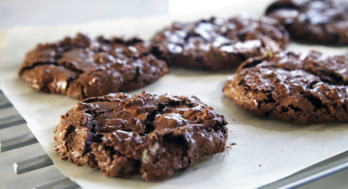 Шоколадное печенье с орехом пекан