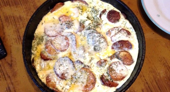 Яичница с картофелем и сыром