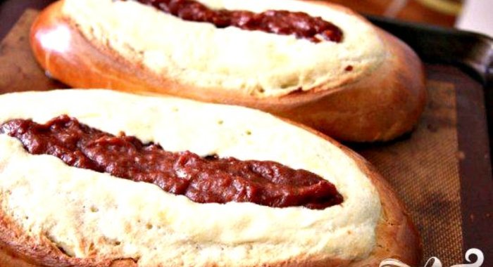 Хлеб с сыром и гуавой