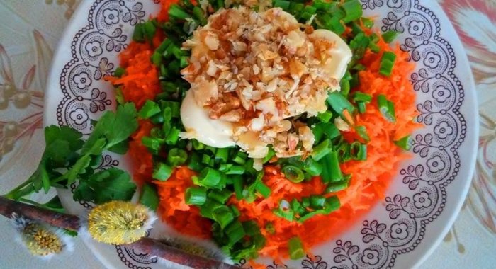 Луковый пирог с сыром и ветчиной